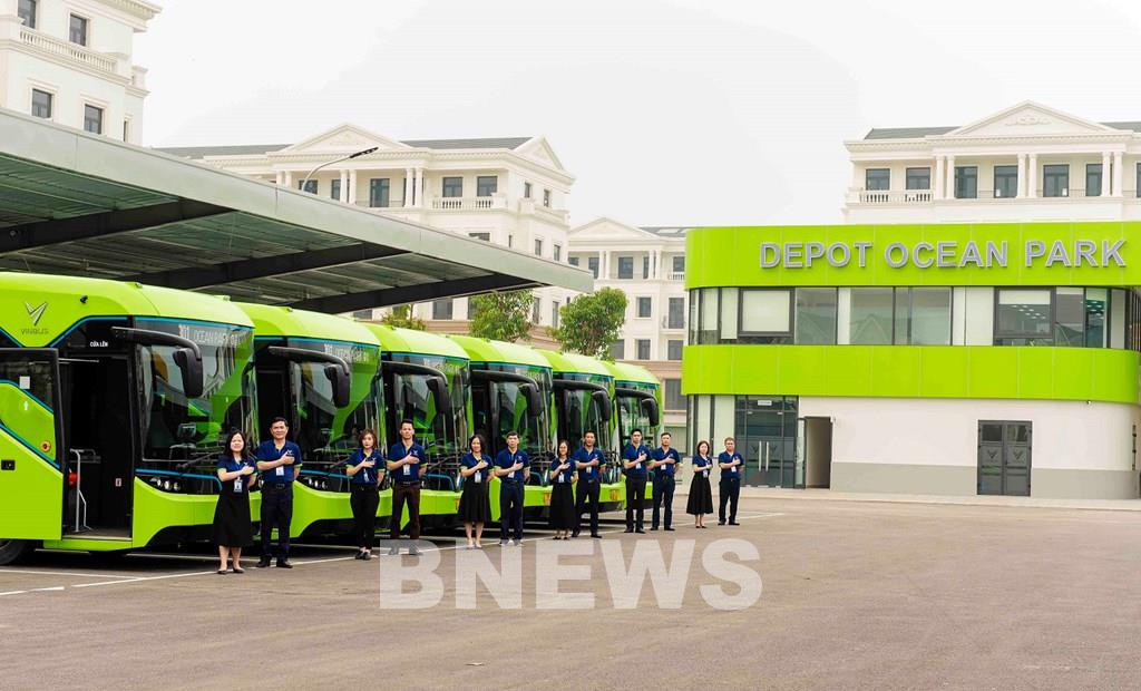 VinBus put the first smart electric bus in Vietnam into operation